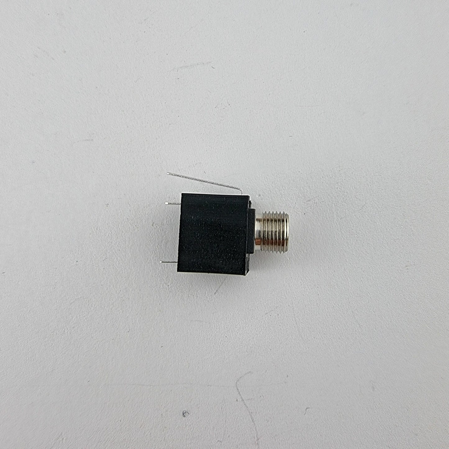 100 Jack sockets (3.5mm) PJ398SM