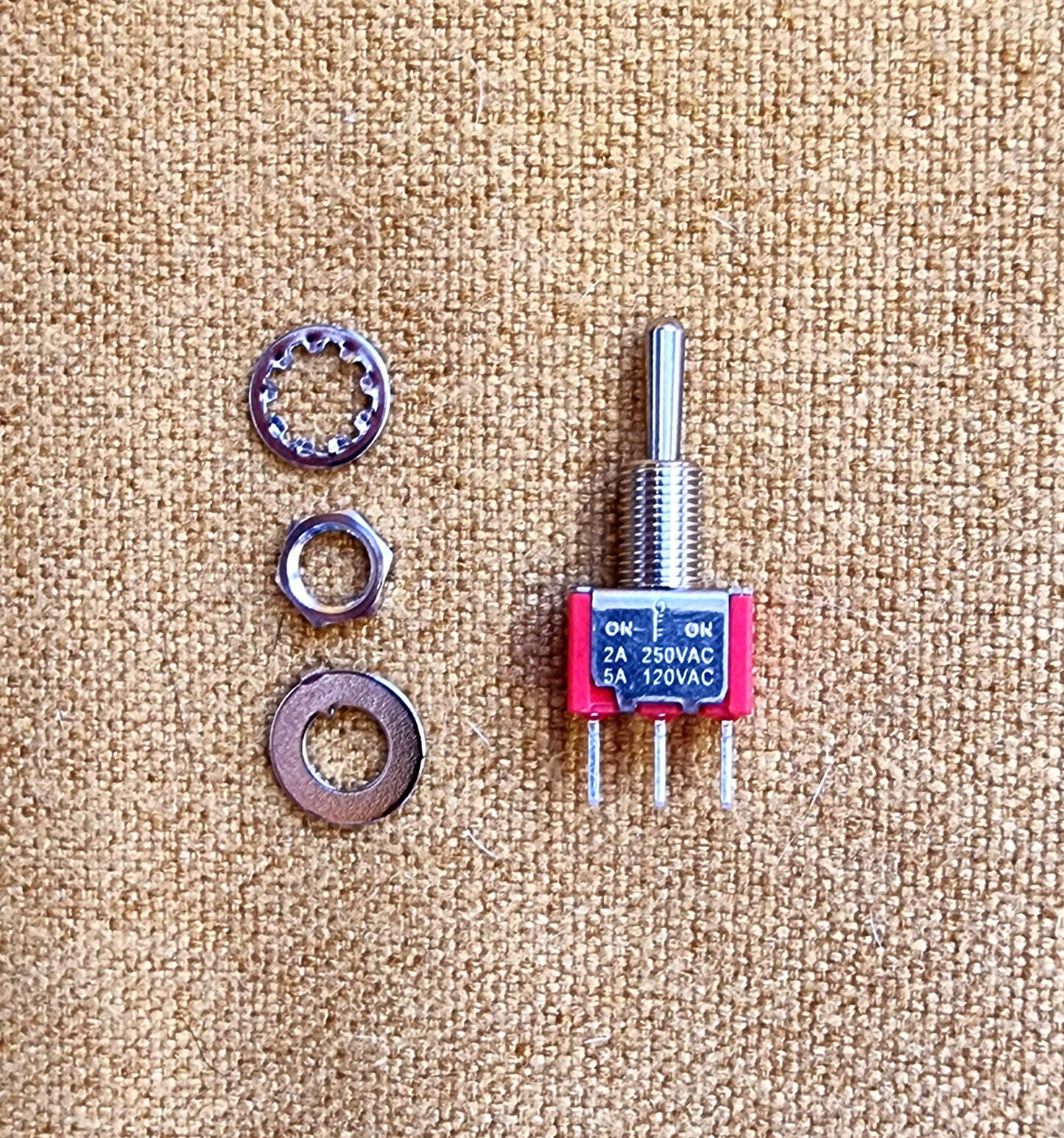 DAILYWELL MINIATURE TOGGLE SWITCH