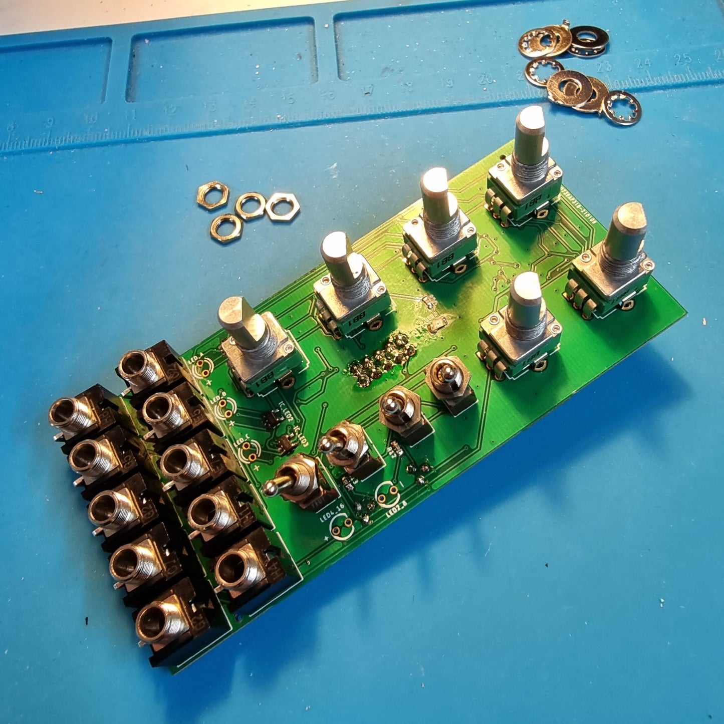 FLITZEM DEFOR / brute sequencer and clock divider / 10 HP