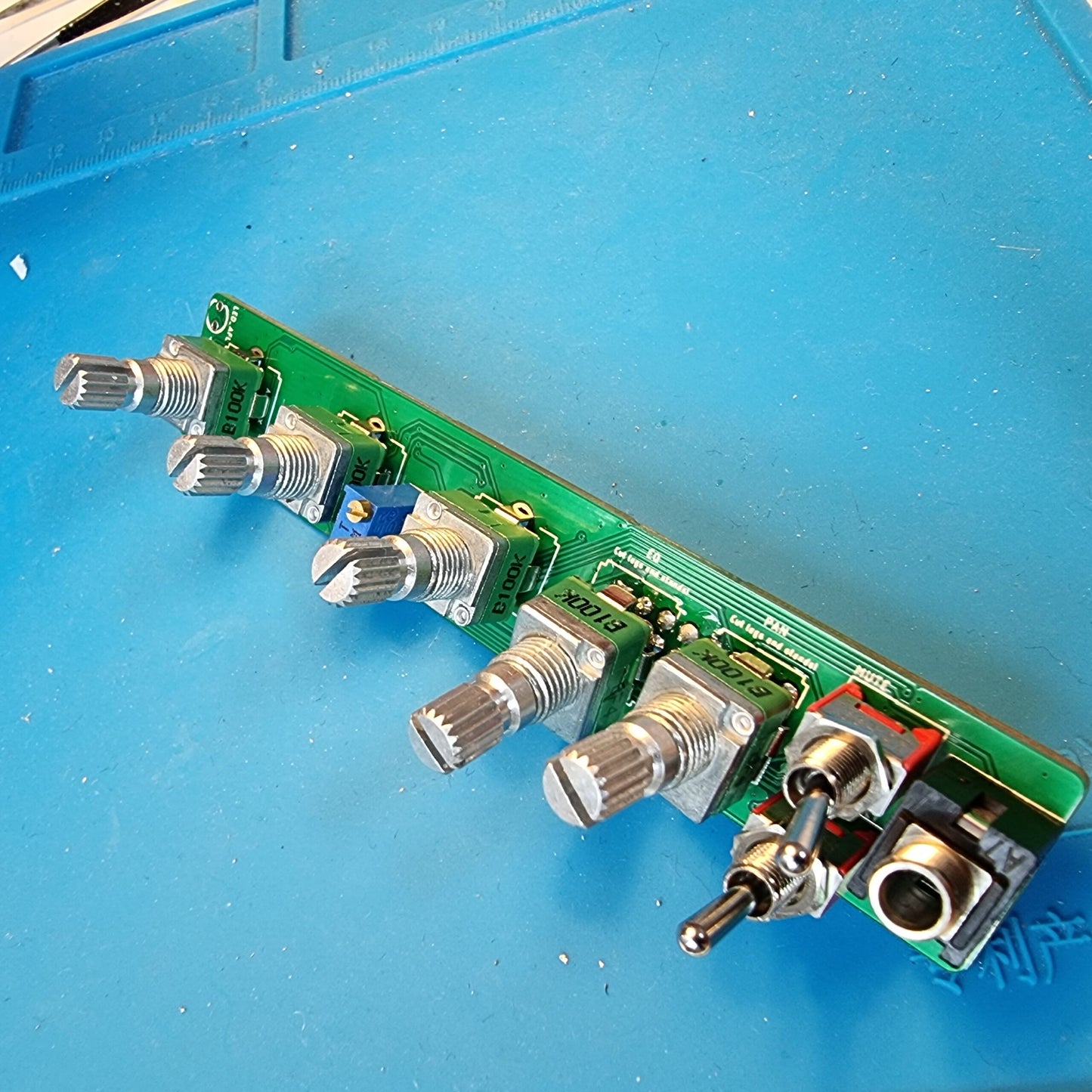 STEREO SUM. MONO CHANNEL