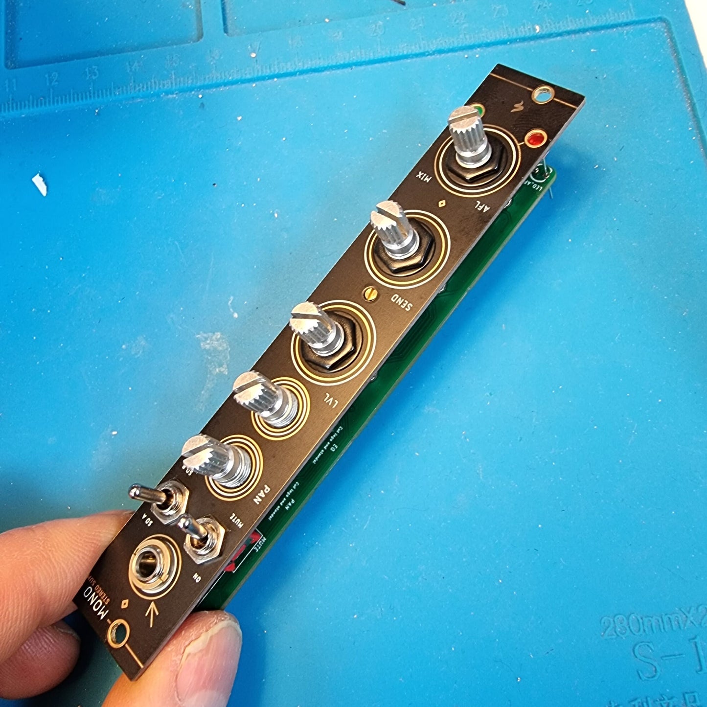 STEREO SUM. MONO CHANNEL