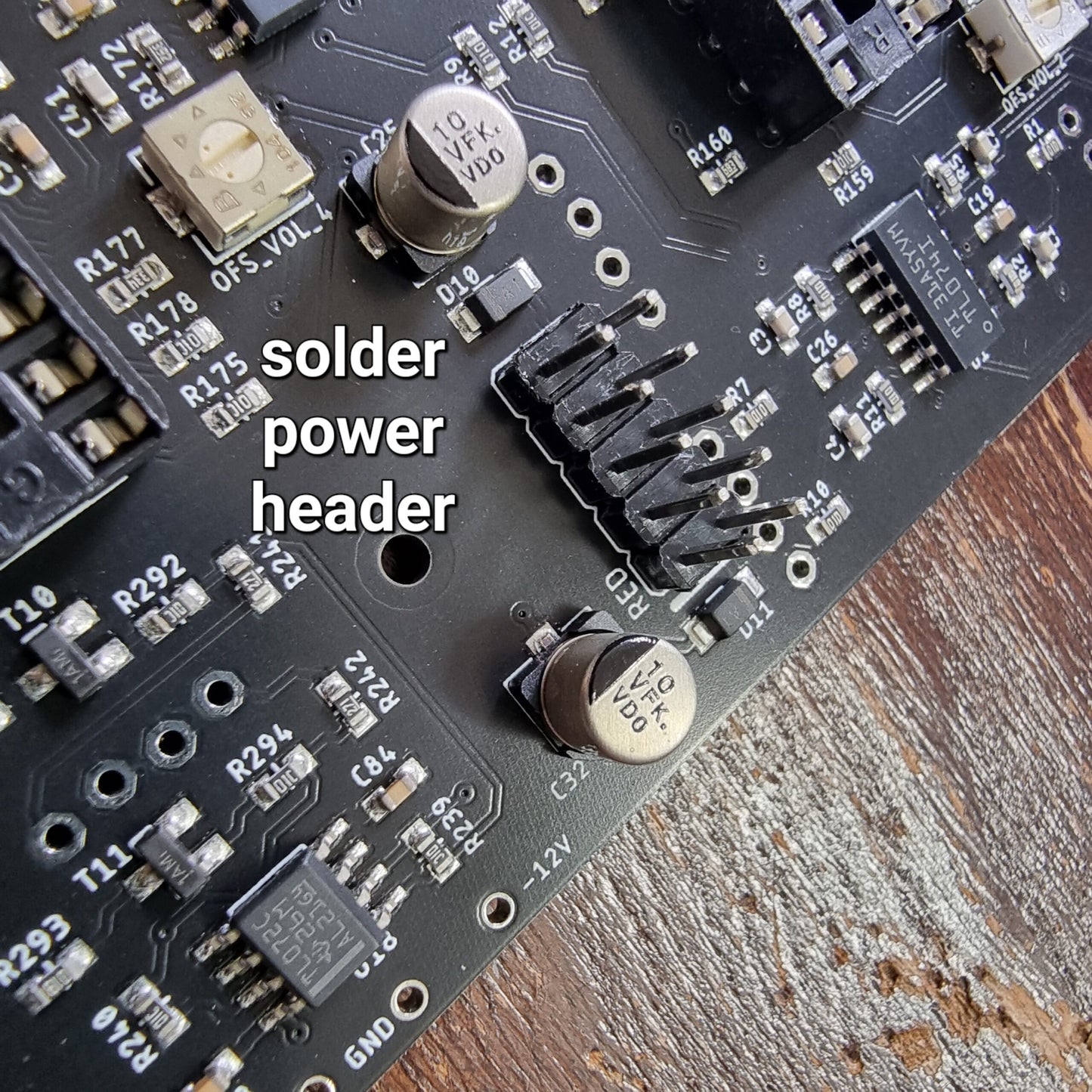 MIX & PAN / 4-channel mixer with vca, cv pan, and cv scan. / 18 HP