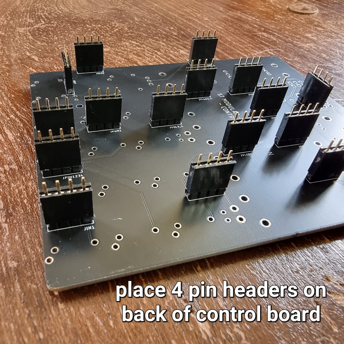 MIX & PAN / 4-channel mixer with vca, cv pan, and cv scan. / 18 HP