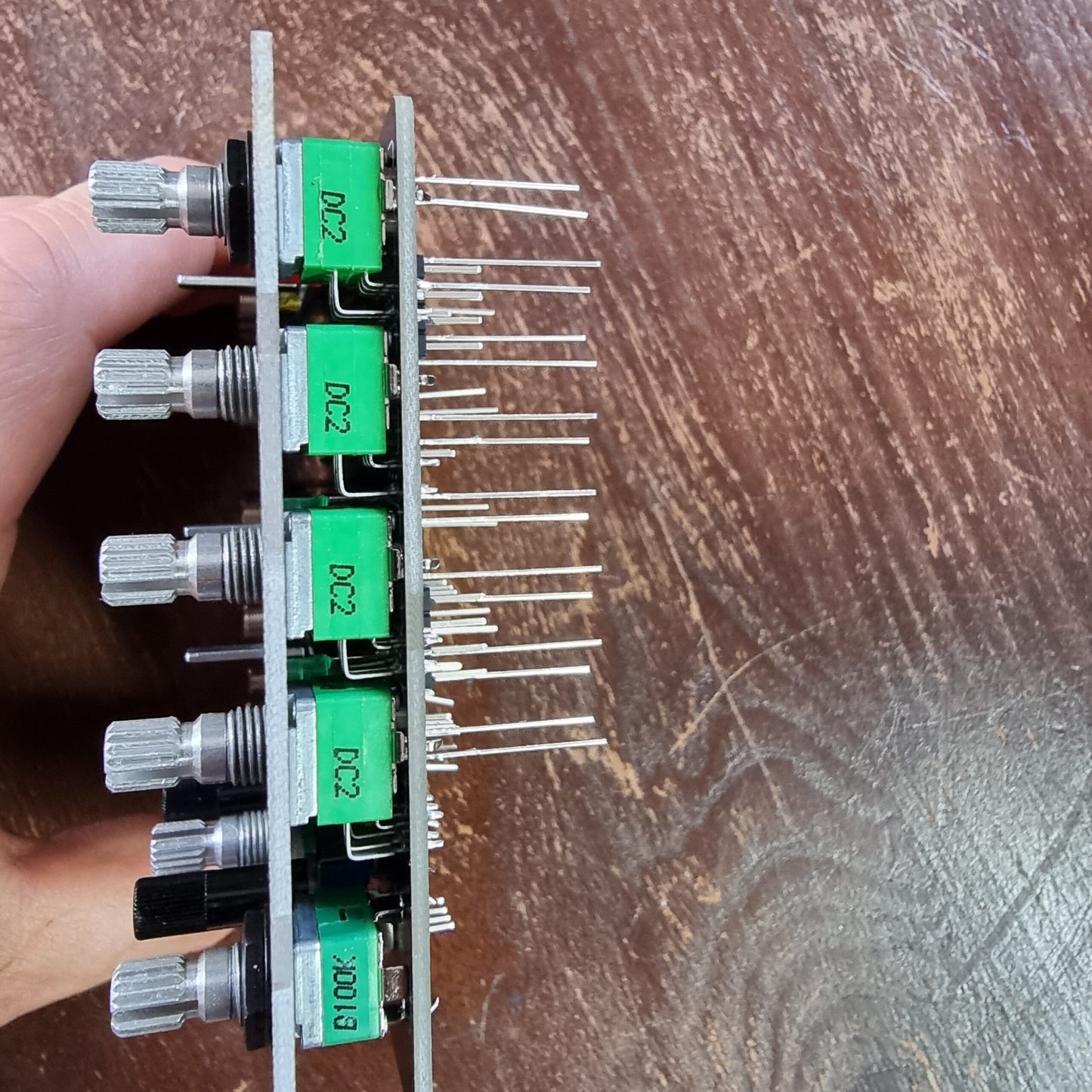 MIX & PAN / 4-channel mixer with vca, cv pan, and cv scan. / 18 HP