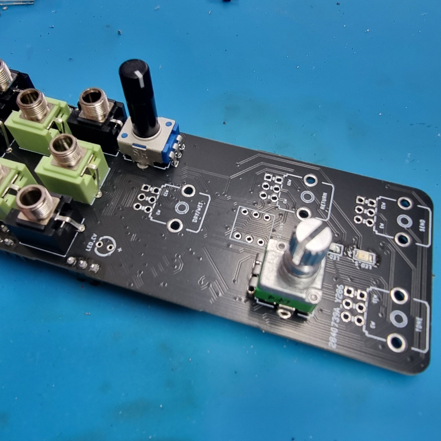 PEDAL PAL STEREO / fx pedal integration module / 8 HP