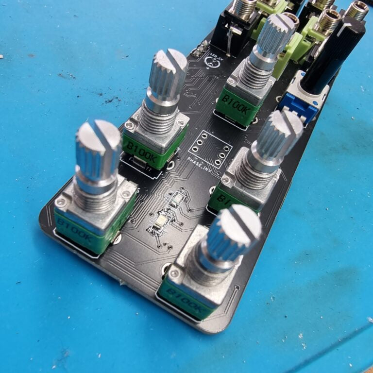 PEDAL PAL STEREO / fx pedal integration module / 8 HP