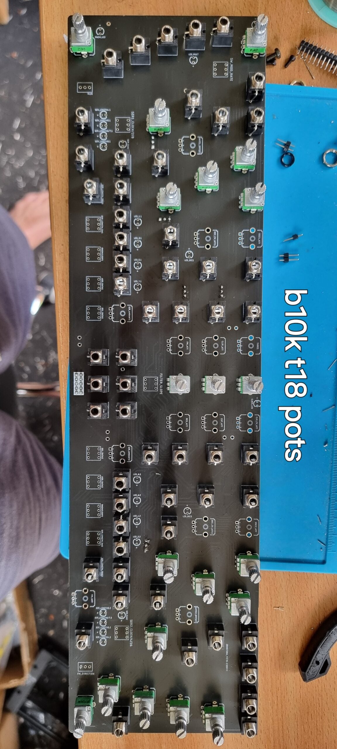 KRAKONG / duophonic semi-modular voyager