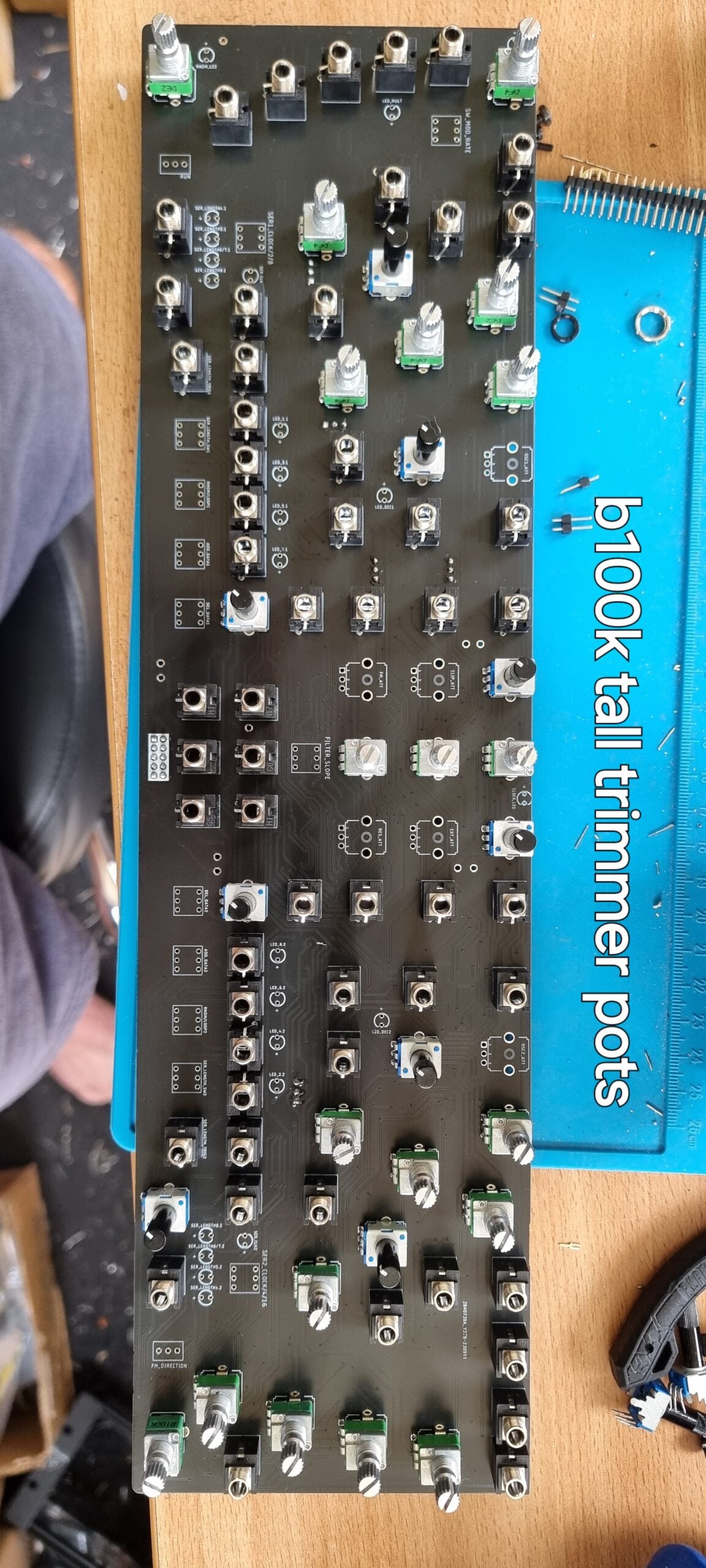 KRAKONG / duophonic semi-modular voyager