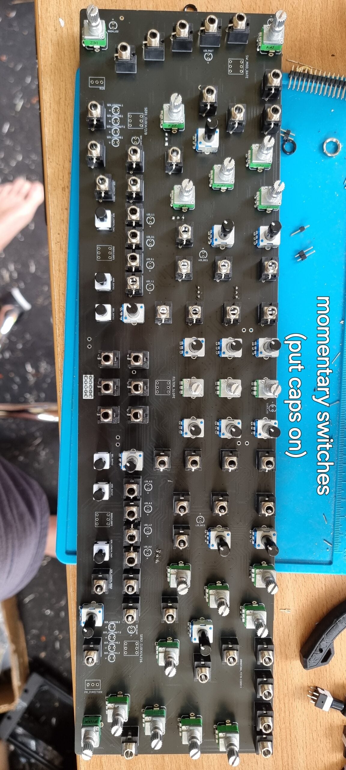 KRAKONG / duophonic semi-modular voyager