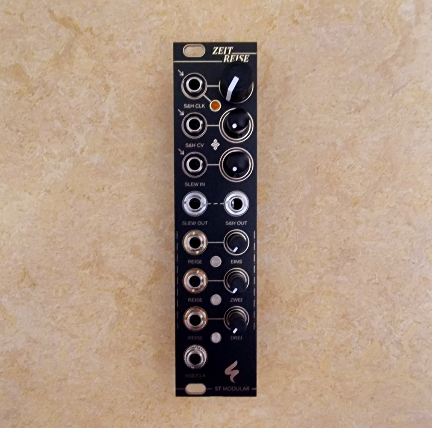 ZEITREISE / sample & hold, slew limiter and meandering cv generator / 6 HP