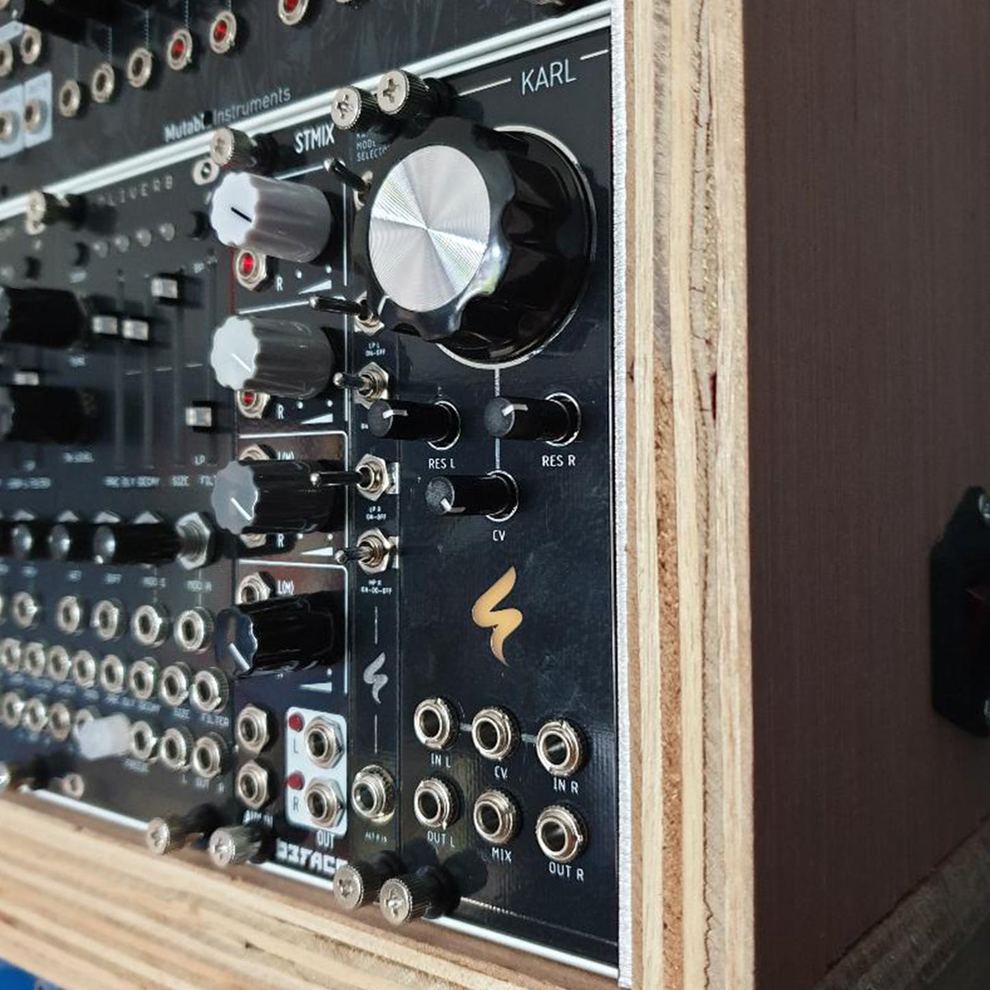 KARL / multi-mode stereo filter / 8 HP
