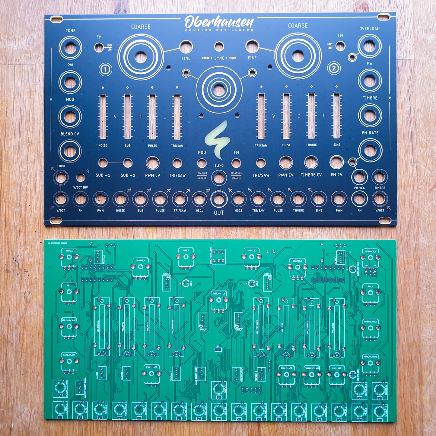 OBERHAUSEN / analog complex oscillator / 42 HP