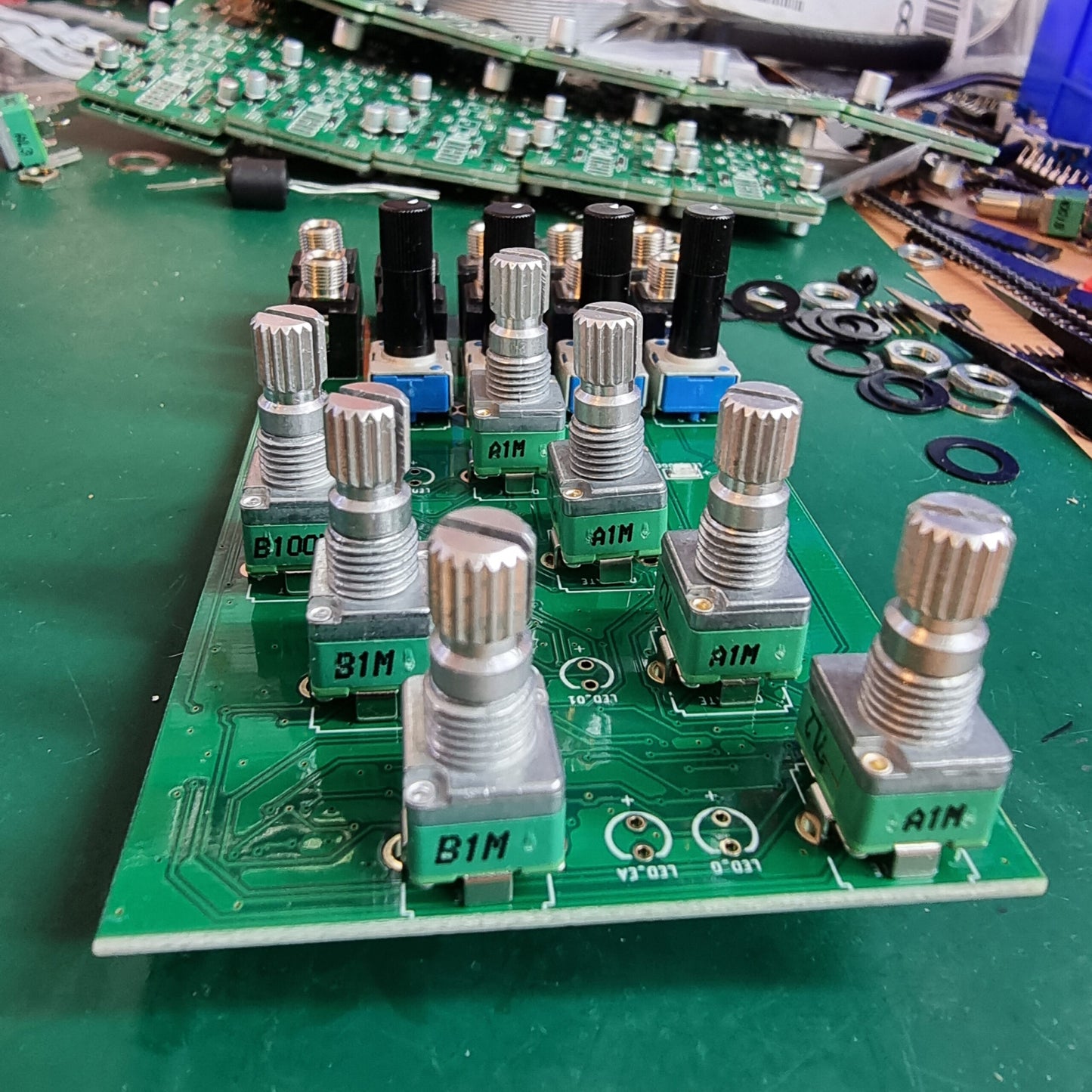 GOOD & EVIL  / chained lfo and random voltage generator / 12 HP