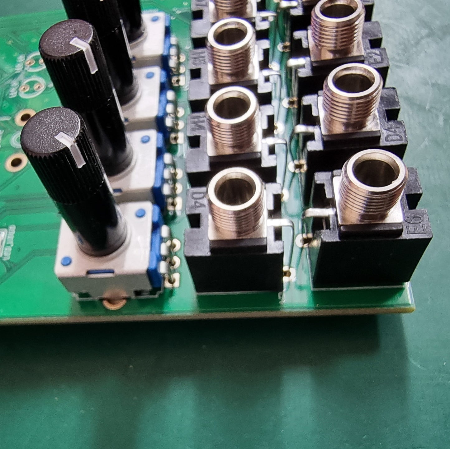 GOOD & EVIL  / chained lfo and random voltage generator / 12 HP