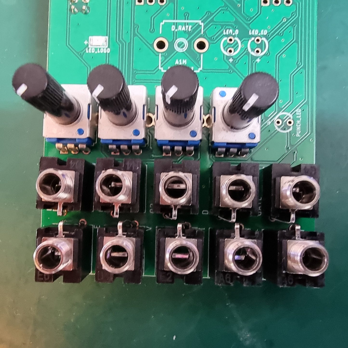 GOOD & EVIL  / chained lfo and random voltage generator / 12 HP