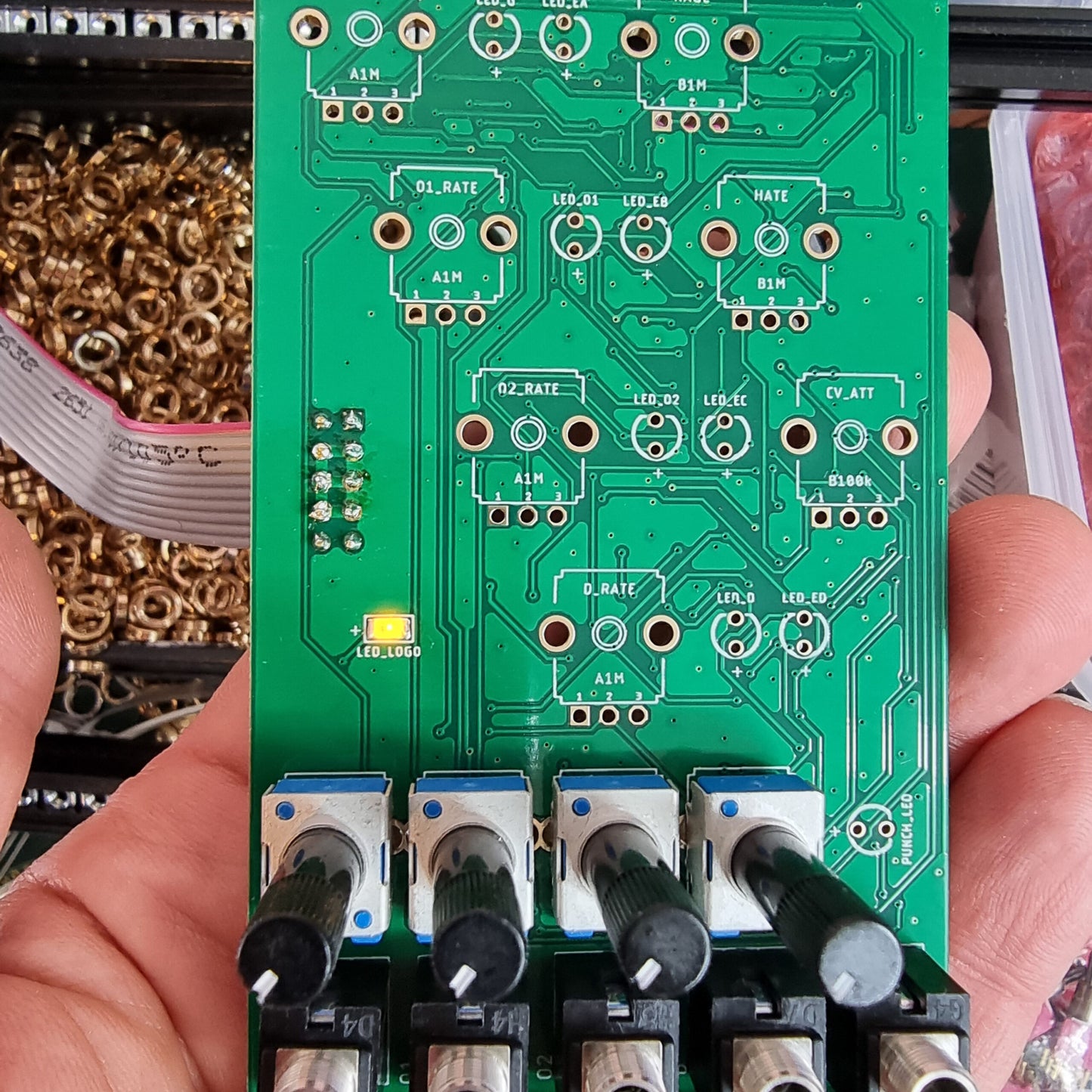 GOOD & EVIL  / chained lfo and random voltage generator / 12 HP